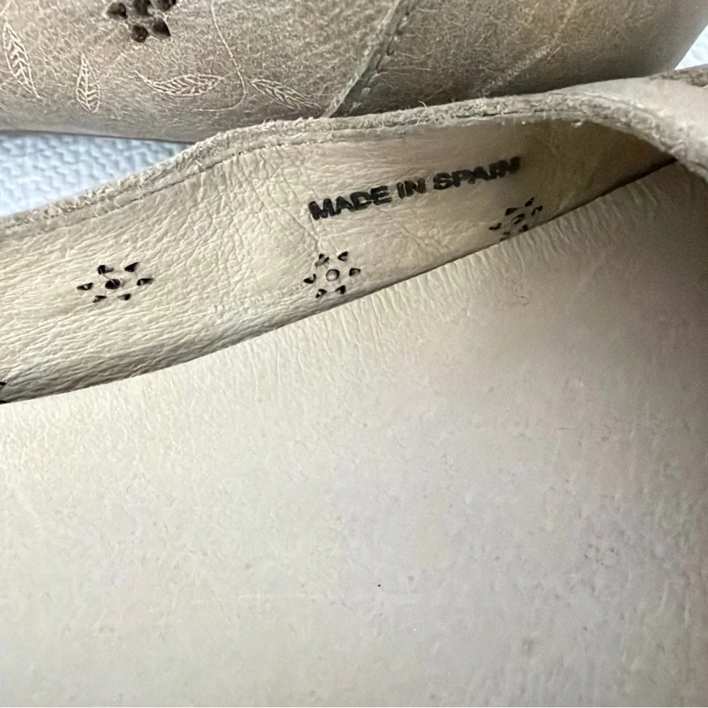 Tatami by Birkenstock Floral Detail Leather Flats - Picture 6 of 10